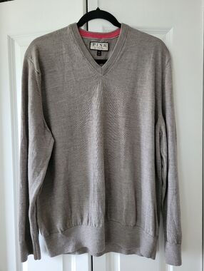 PINK THOMAS JERMYN St LONDON Men's Wool V-Neck Sweater in Heather Taupe